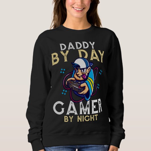 Daddy By Day Gamer By Night Video Gamer Dad  1 スウェットシャツ (正面)