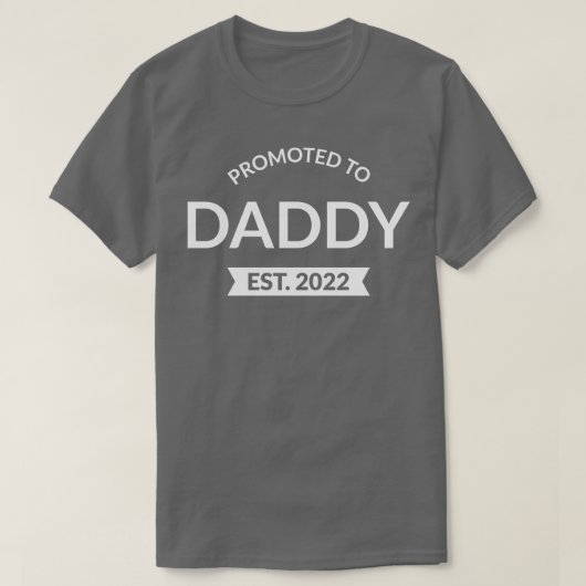 Daddy Est 2022 IIに昇格 Tシャツ (デザイン正面)