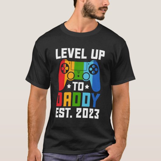 Daddy Est 2023にレベルアップ Tシャツ (正面)