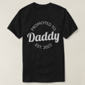 Daddy Est 2023に昇格 Tシャツ (デザイン正面)
