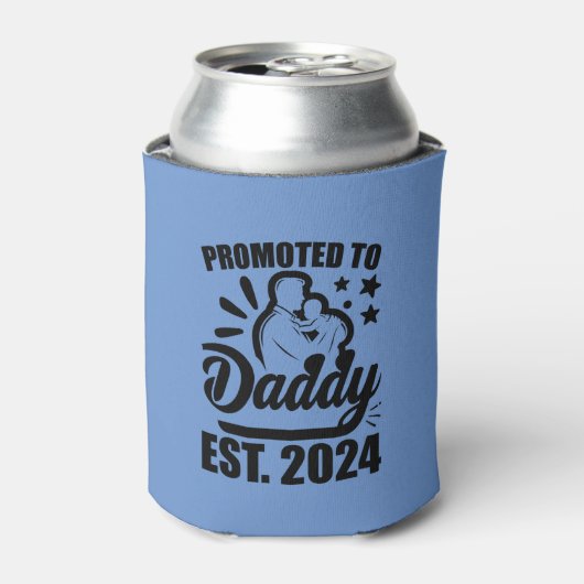 Daddy EST 2024に昇格 缶クーラー (缶正面)