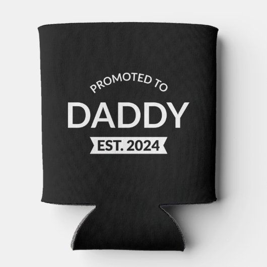 Daddy Est 2024 Iiに昇格 缶クーラー (裏面)