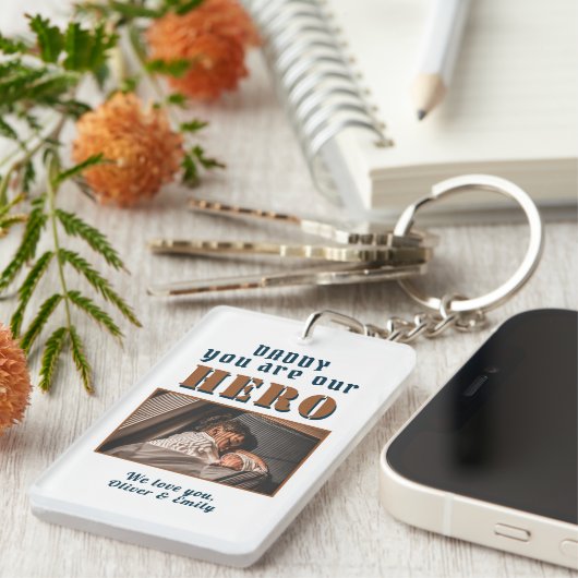 Daddy Hero Father Keepsake Family Photo キーホルダー (正面右)