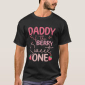 Daddy Of The Berry Sweet One Strawberry First Bird Tシャツ (正面)