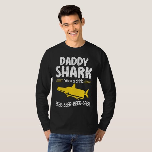 Daddy Shark Needs A Drink Beer Happy Father Day Da Tシャツ (正面フル)