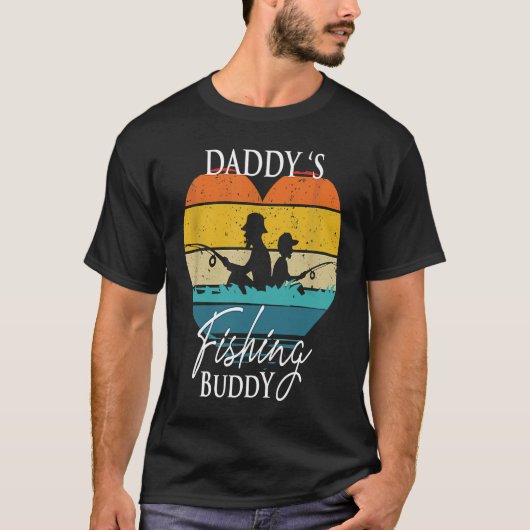 Daddy's Fishing Buddy  Retro Dad Son For Fisherman Tシャツ (正面)