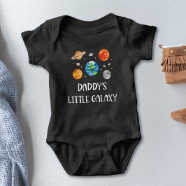 Daddy's Little Galaxy Funny Quote Watercolor Space ベビーボディスーツ