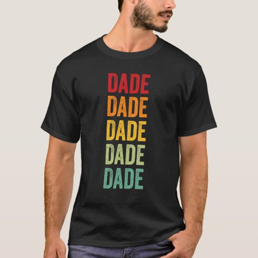 Dade County Missouri Rainbow Text Design Tシャツ (正面)