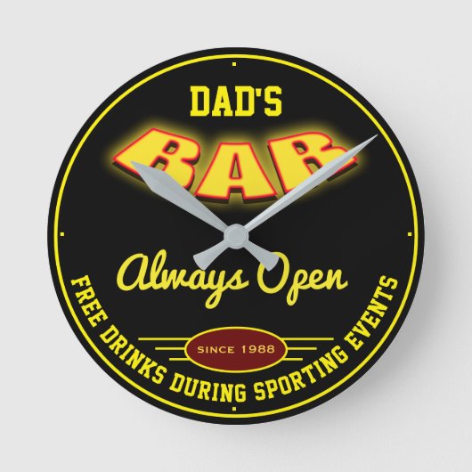 Dad's Bar Yellow Neon Effect Any Free Drinks Funny ラウンド壁時計 (正面)