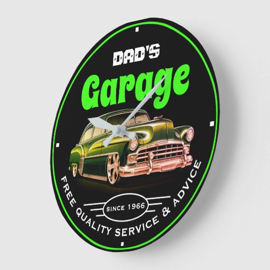 Dad's Garage Any Name Always Open Green Fonts ラージ壁時計 (傾斜)