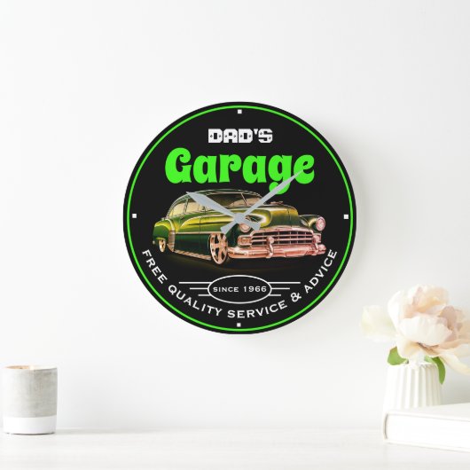 Dad's Garage Any Name Always Open Green Fonts ラージ壁時計 (ホーム)