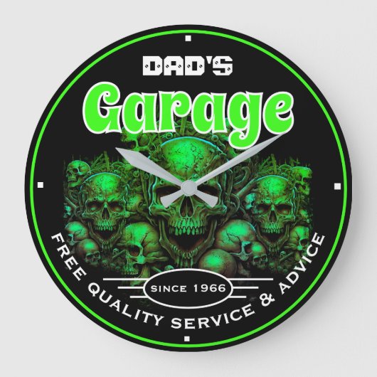 Dad's Garage Green Skulls Automotive Mechanic  ラージ壁時計 (正面)