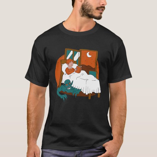 Daemon Hiding under a kids bed  Cool Retro Story Tシャツ (正面)