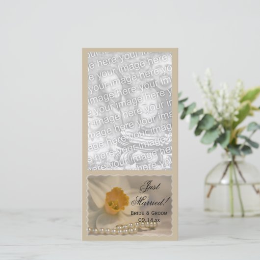 DaffodilとPearlsたった今結婚しましたフォトカード 案内状 (スタンド正面)