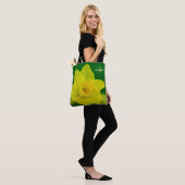 Daffodil on Green Tote bag トートバッグ (モデル)
