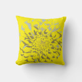 Dahlia Yellow Throw Pillow クッション (正面)