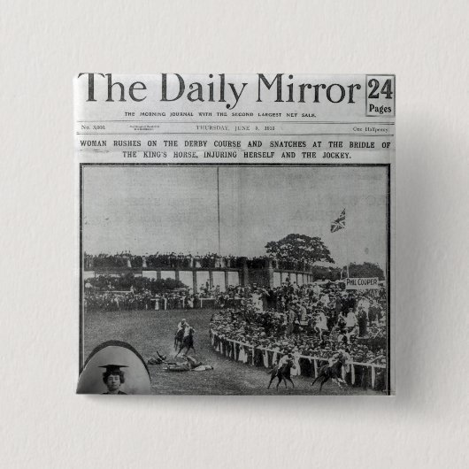 「Daily Mirrorのフロントカバー 缶バッジ (正面)