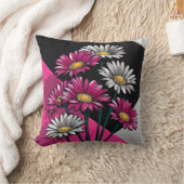 Daisies in Pink and White Throw Cushion クッション (ブランケット)