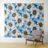 Daisies, wild flowers on blue タペストリー (インサイチュ(横))