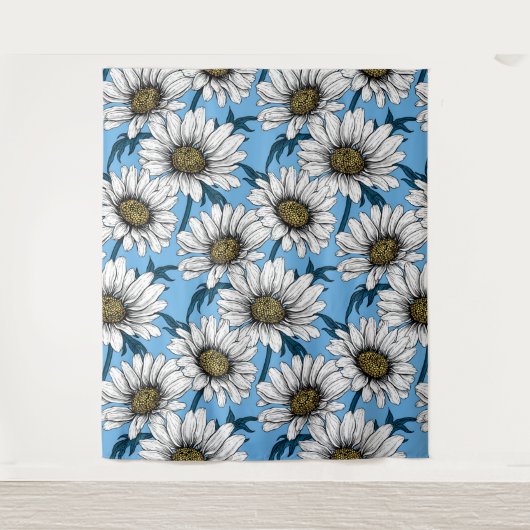 Daisies, wild flowers on blue タペストリー (正面)