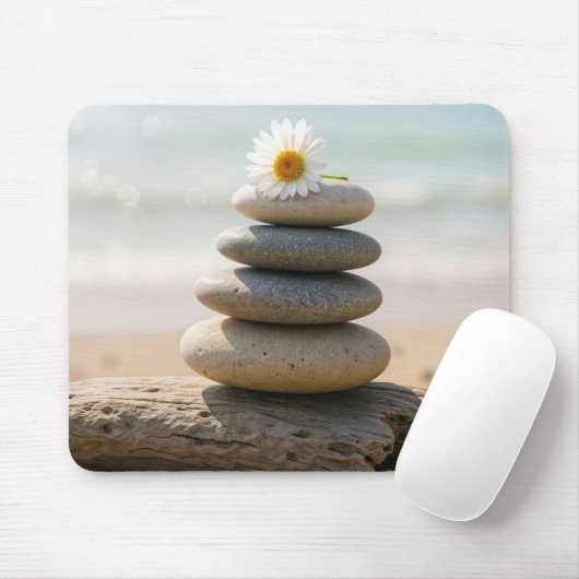 Daisy on a Stone Beach Cairn and Driftwood マウスパッド (マウス)