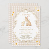 Daisy Spring Neutral Gingham Bunny Baby Shower 招待状 (正面/裏面)