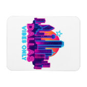 Dallas Vibes Only – Neon Skyline 1980s Synthwave A マグネット (横)