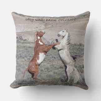 DANCE OF THE STALLIONS PATIO PILLOW アウトドアクッション