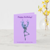 Dancing Blue Skeleton Humorous Happy Birthday カード (黄色い花)