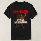 Danger Im a Big Hugger  Funny Dangerous Bear Huggi Tシャツ (デザイン正面)