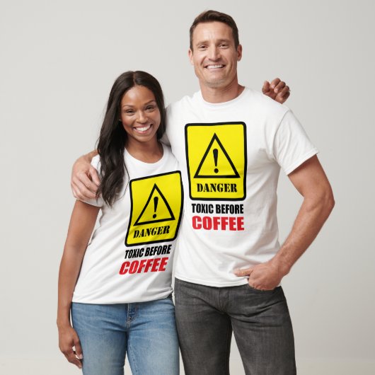 Danger - Toxic Before Coffee Tシャツ (ユニセックス)