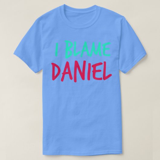 Daniel FriendsファーストネームBuddy Nicknameを非難 Tシャツ (デザイン正面)