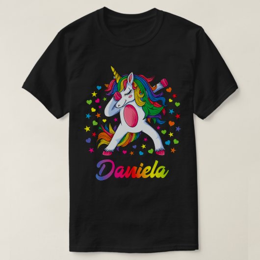Daniela Dabbing Unicornレインボーパーソナライズされた名 Tシャツ (デザイン正面)