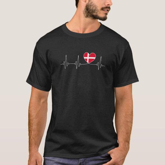 Danmark Loveとデンマーク国旗とDenmarのハート Tシャツ (正面)