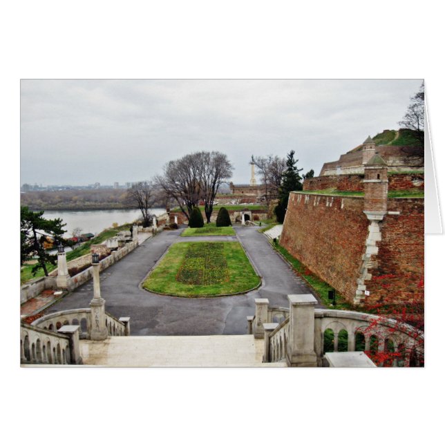 Danube川セルビア著大きい公園Kalemegdan (正面横)