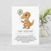 Dapper Brown Dino with Green Bow Tie Birthday 招待状 (スタンド正面)