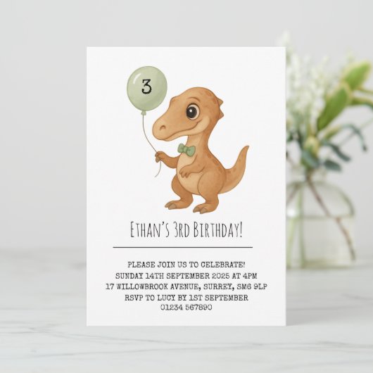 Dapper Brown Dino with Green Bow Tie Birthday 招待状 (スタンド正面)