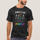 Dare to Be LGBT Pride Yourself Rainbow Skeleton Da Tシャツ (正面)