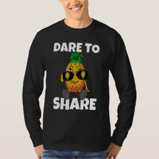 Dare To Share Swinger Upside Down Sunglasses Pinea Tシャツ