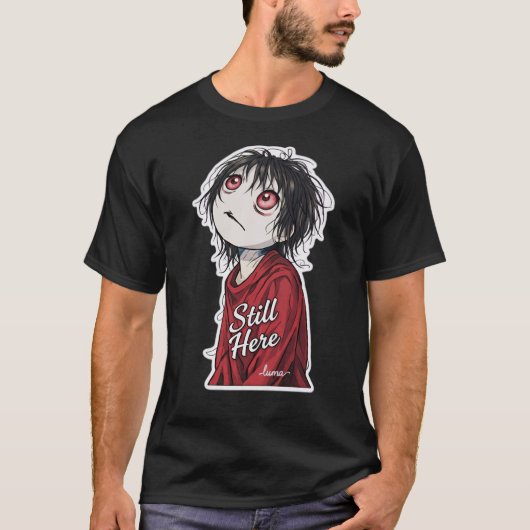 Dark Anime  "Still Here" Aesthetic Gothic Illustra Tシャツ (正面)