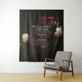 Dark Burgundy Floral Moody Romantic Welcome Sign タペストリー (インサイチュ)