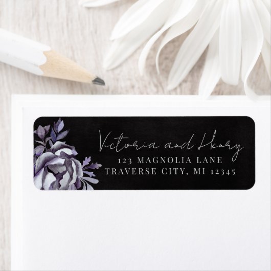 Dark Floral Moody Gothic Wedding Return Address ラベル (インサイチュ)