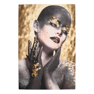 Dark Golden Beauty Body Paint Glamorous Art メタルプリント