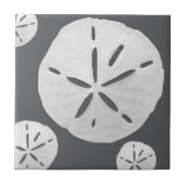 Dark Gray & White Tropical Beach Sand Dollar タイル (正面)
