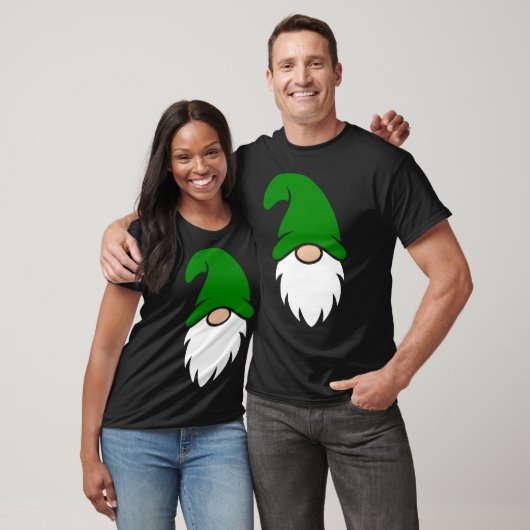 Dark Green Christmas Gnome Tシャツ (ユニセックス)