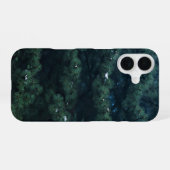 Dark Green Pine in Falling Snow Case iPhone 16ケース (裏面横)