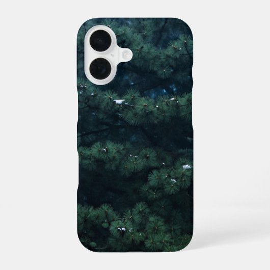Dark Green Pine in Falling Snow Case iPhone 16ケース (裏面)