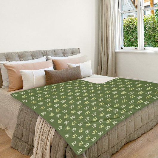 Dark Green Triangle Pattern Sherpa Blanket シェルパブランケット