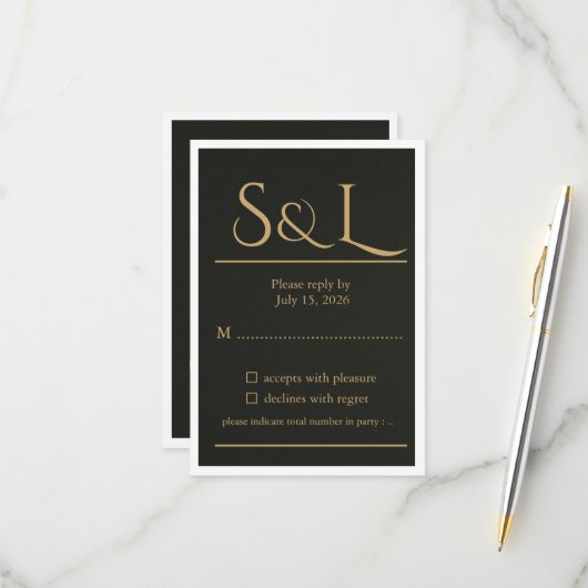 Dark Luxe Gold Monogram Wedding RSVP Card (正面/裏面インサイチュ)