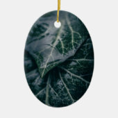 Dark Moody Ivyの葉自然写真 セラミックオーナメント (正面)